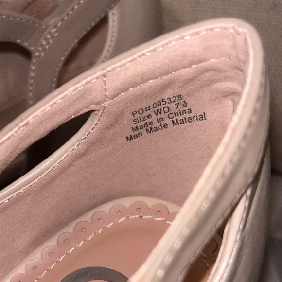 Mary Janes by Journee Collection. Size is 7 1/2W. - Picture 5 of 8